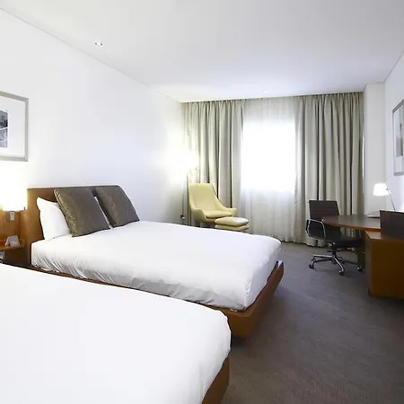 Novotel Canberra Room photo