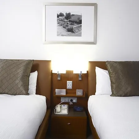 Novotel Canberra Room photo